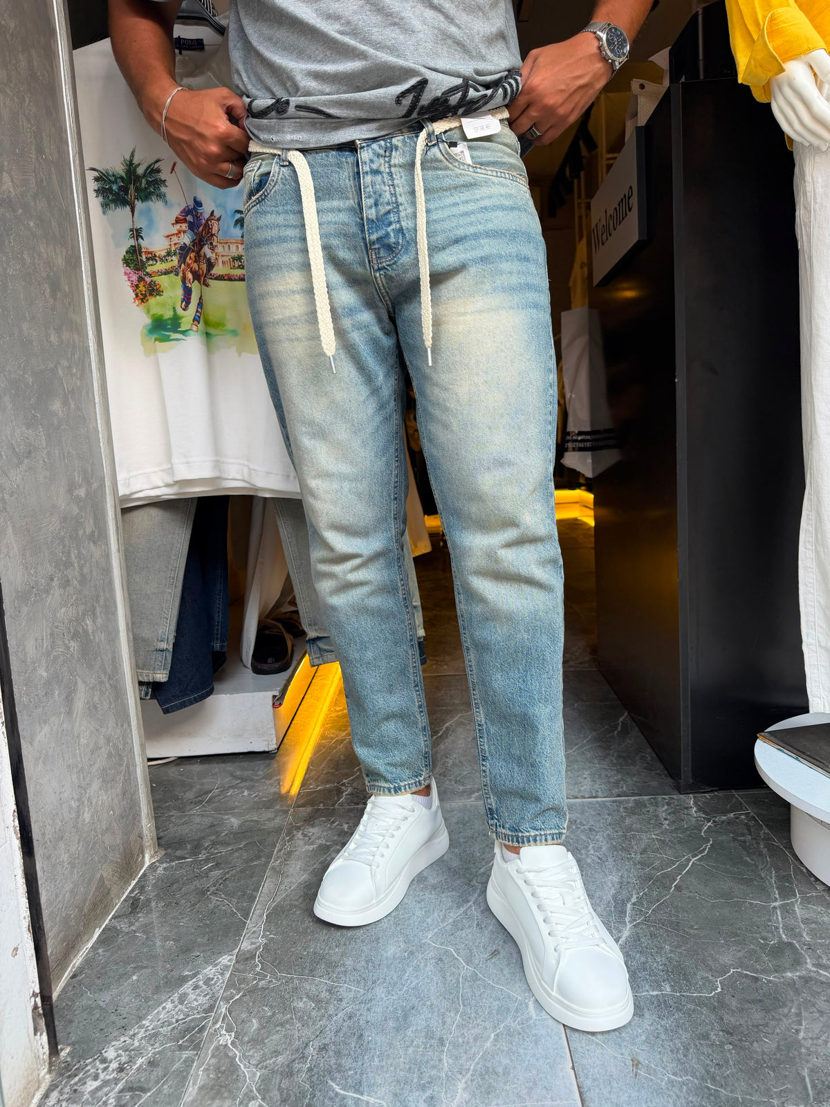 90’s Relaxed-fit jeans