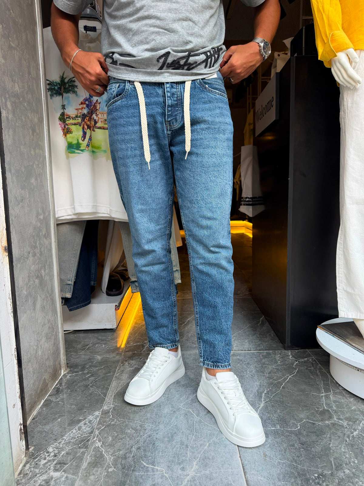 90’s Relaxed-fit jeans